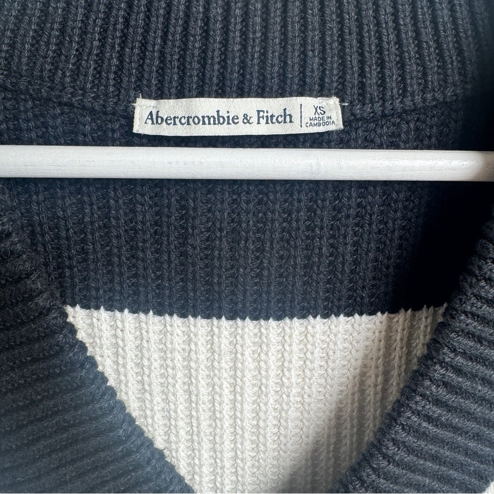 Abercrombie & Fitch Sweater Vest Size X Small - Picture 2 of 7